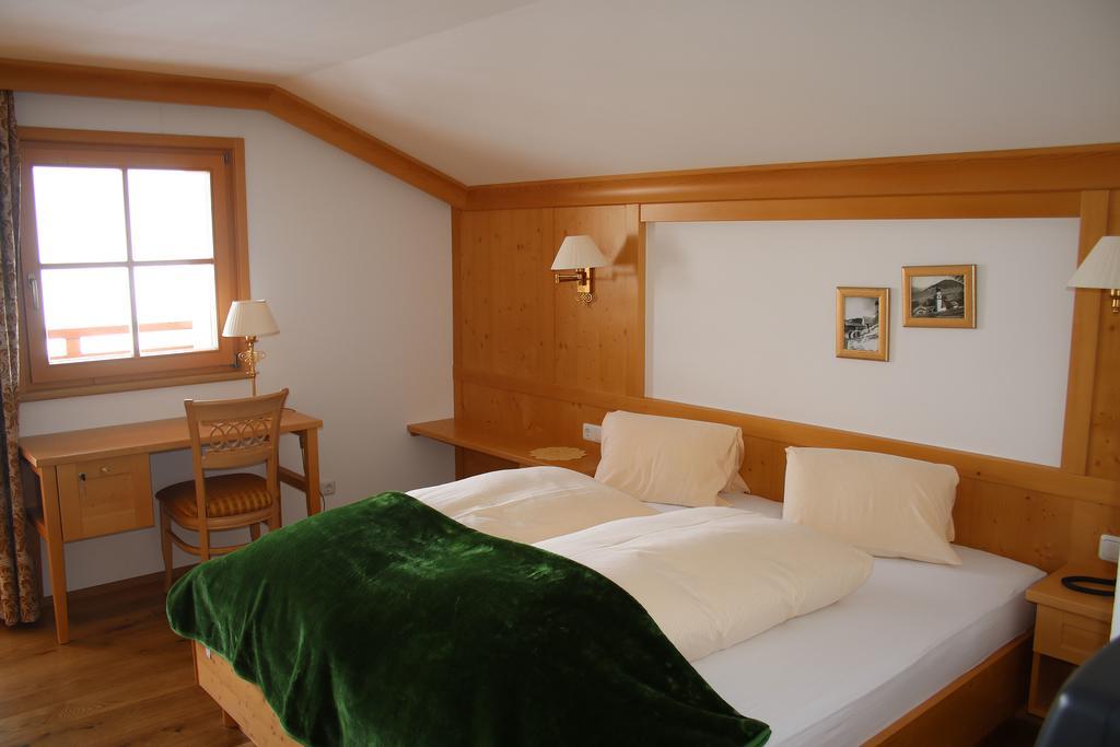Hotel Schoene Aussicht Kartitsch Exterior photo