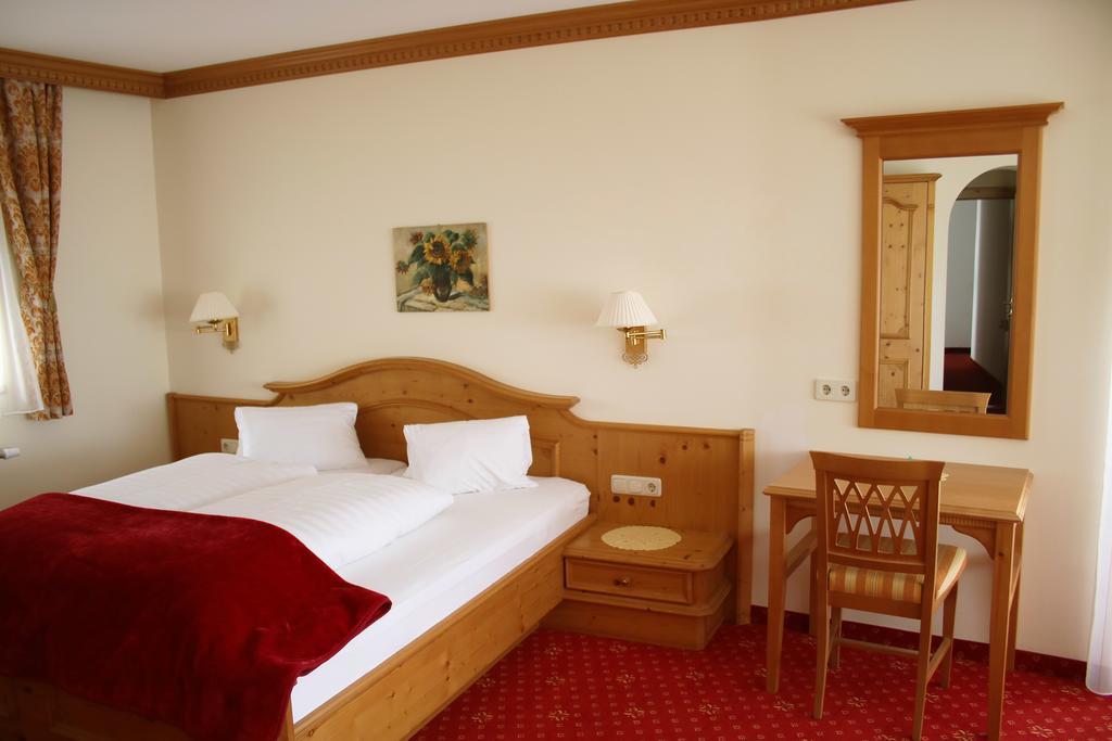 Hotel Schoene Aussicht Kartitsch Exterior photo