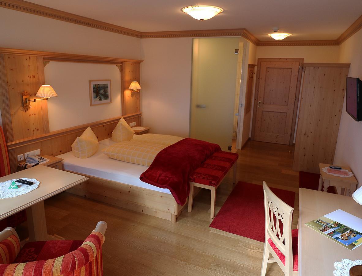 Hotel Schoene Aussicht Kartitsch Exterior photo